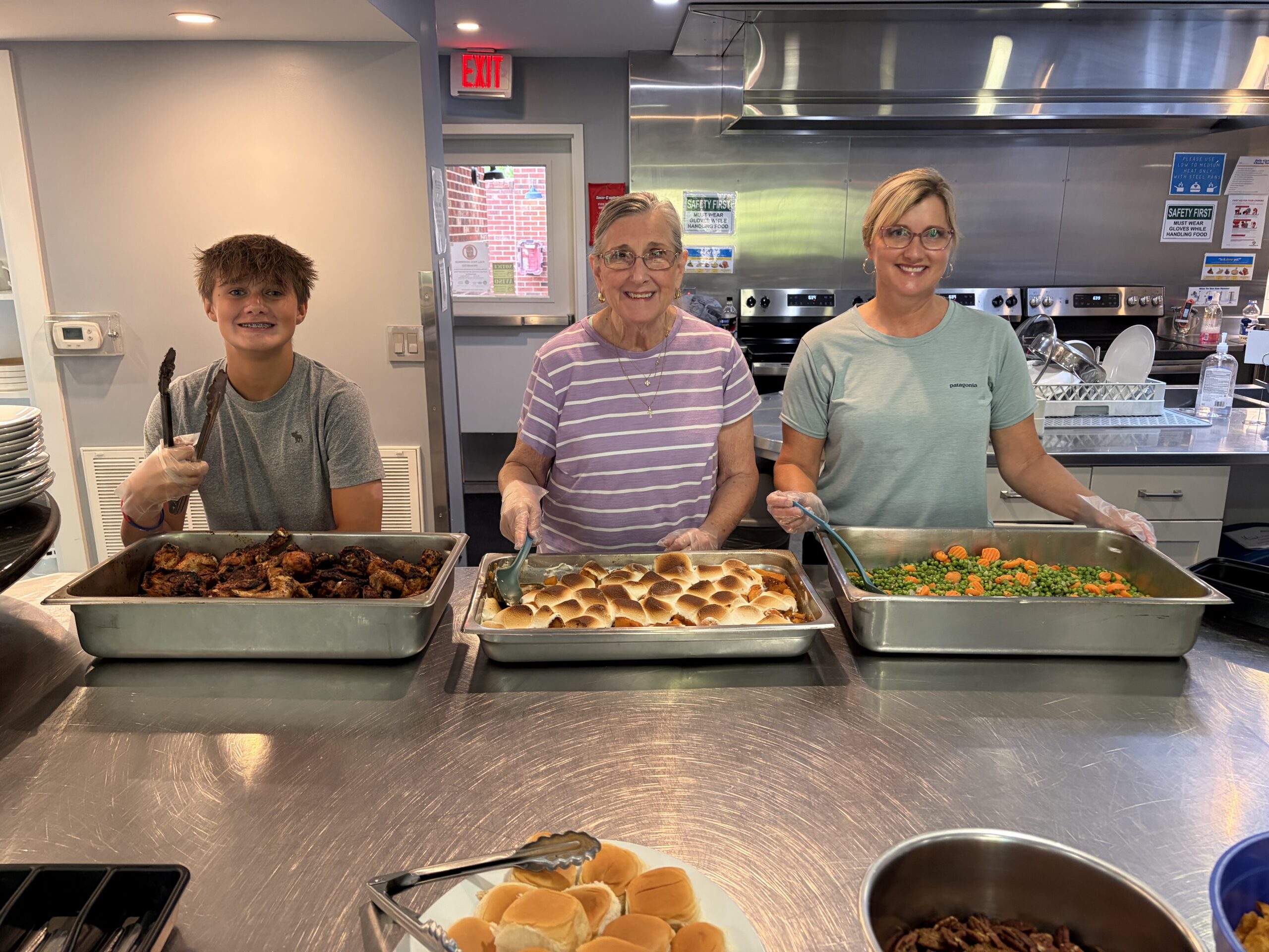 Volunteers preparing dinner together in the Ronald McDonald House Lexington kitchen